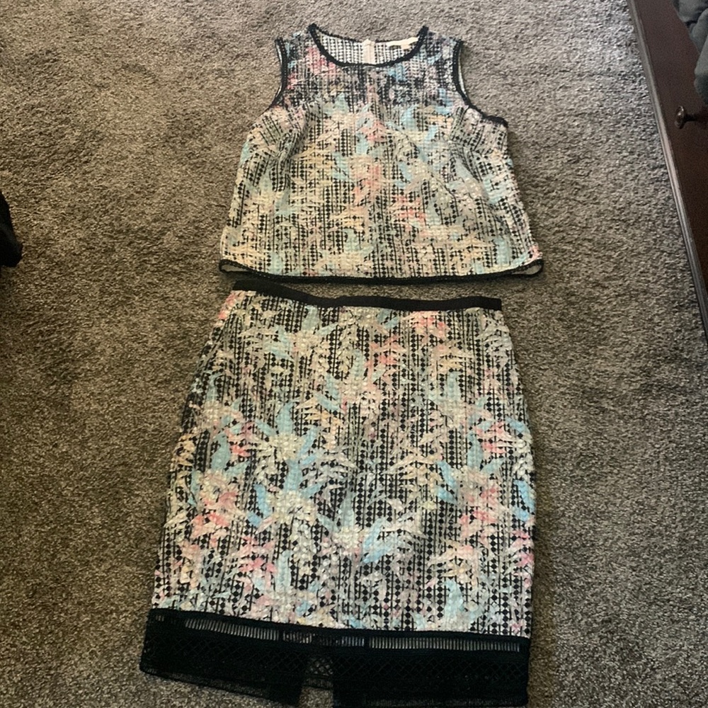 Beautiful two piece ETCETERA set